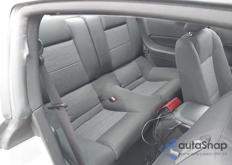 2005 Ford Mustang V6 Deluxe/V6 Premium z USA, uszkodzony, nr VIN 1ZVHT80N655222814